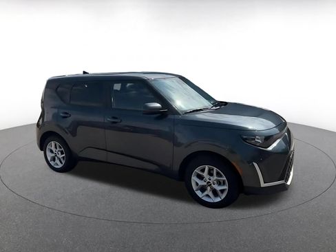 Used 2025 Kia Soul LX w/ LX Technology Package FWD image 2
