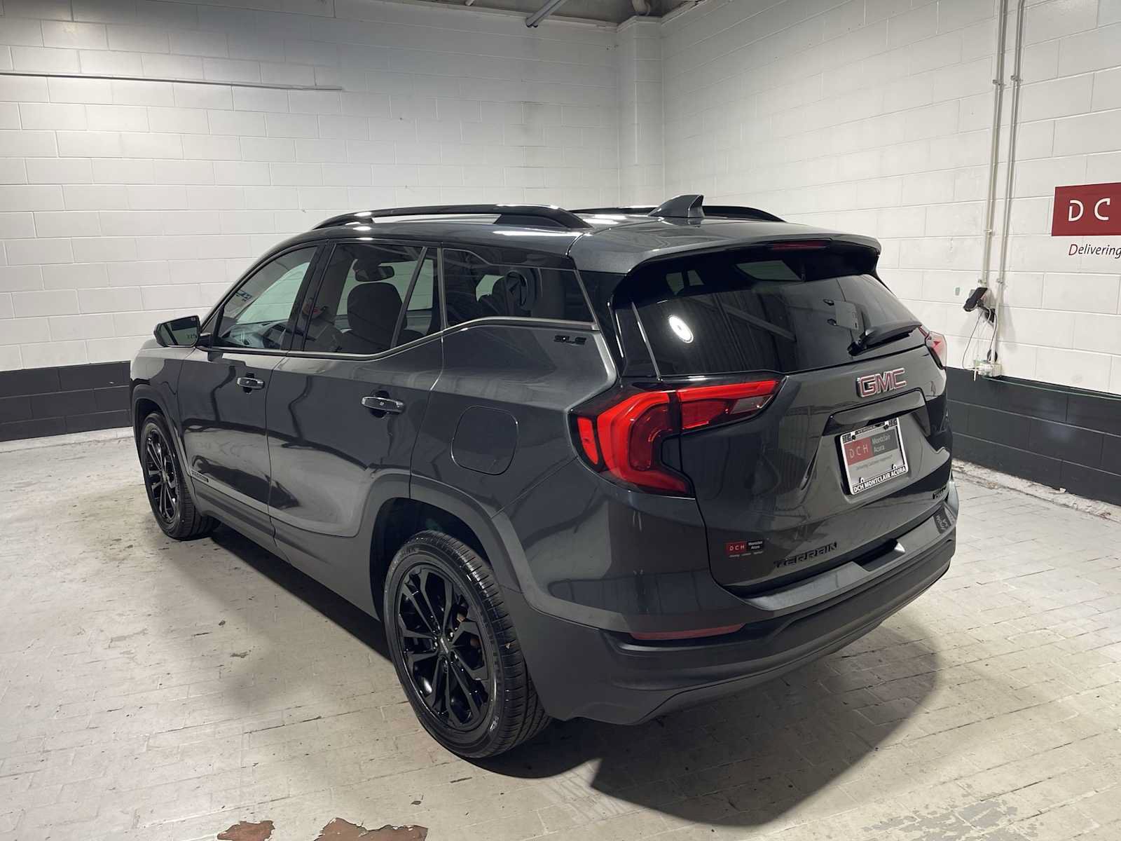 Used 2020 GMC Terrain SLE w/ Driver Convenience Package AWD/4WD image 4