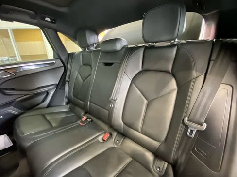 Used 2018 Porsche Macan S w/ Premium Package Plus image 23