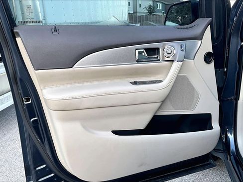 Used 2014 Lincoln MKX FWD w/ Equipment Group 101A image 21