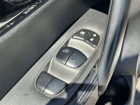 Used 2020 Nissan Rogue Sport SV AWD/4WD image 16