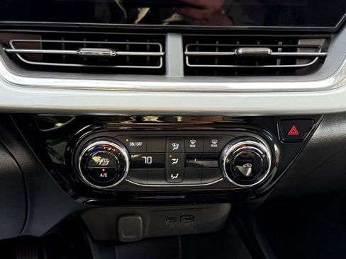 Used 2025 Chevrolet Trax LT image 20