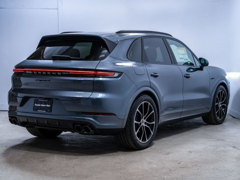 New 2026 Porsche Cayenne S image 7