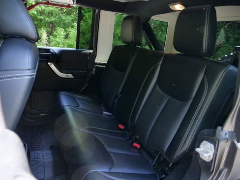 Used 2016 Jeep Wrangler Unlimited Rubicon AWD/4WD image 33
