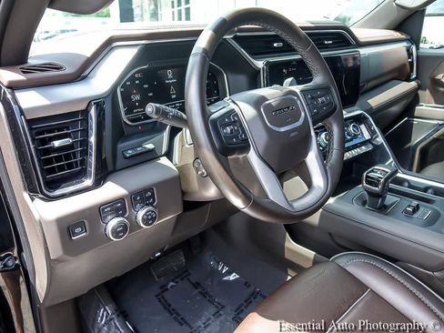 Used 2024 GMC Sierra 1500 Denali w/ Technology Package AWD/4WD image 11