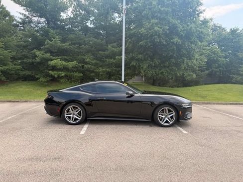 Used 2024 Ford Mustang Coupe RWD image 3