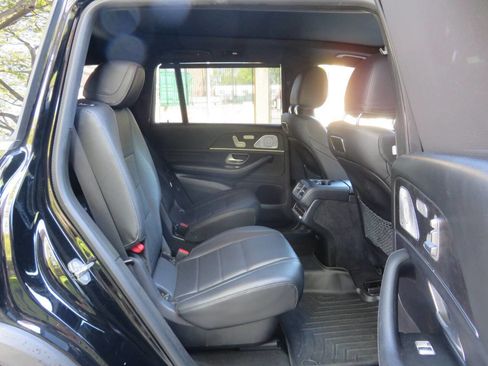 Used 2020 Mercedes-Benz GLS 450 4MATIC image 21