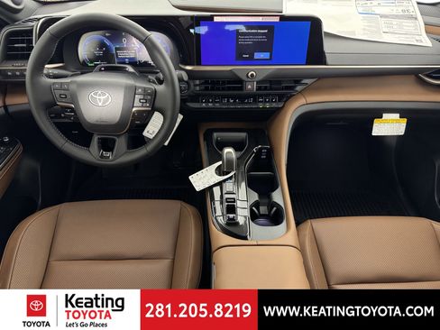 New 2025 Toyota Crown Signia image 7