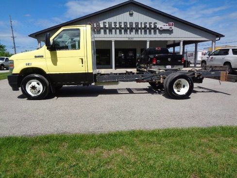 Used 2022 Ford E-450 and Econoline 450 Super Duty image 2