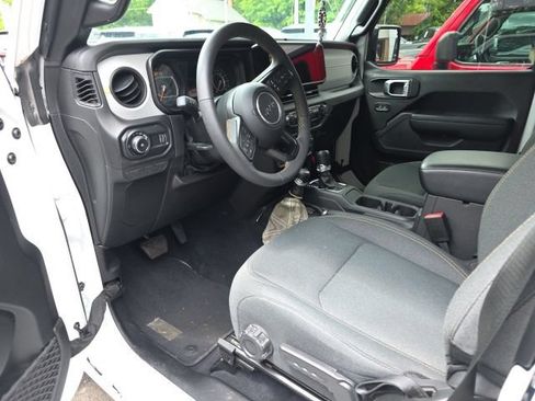 Used 2024 Jeep Wrangler Sport AWD/4WD image 9