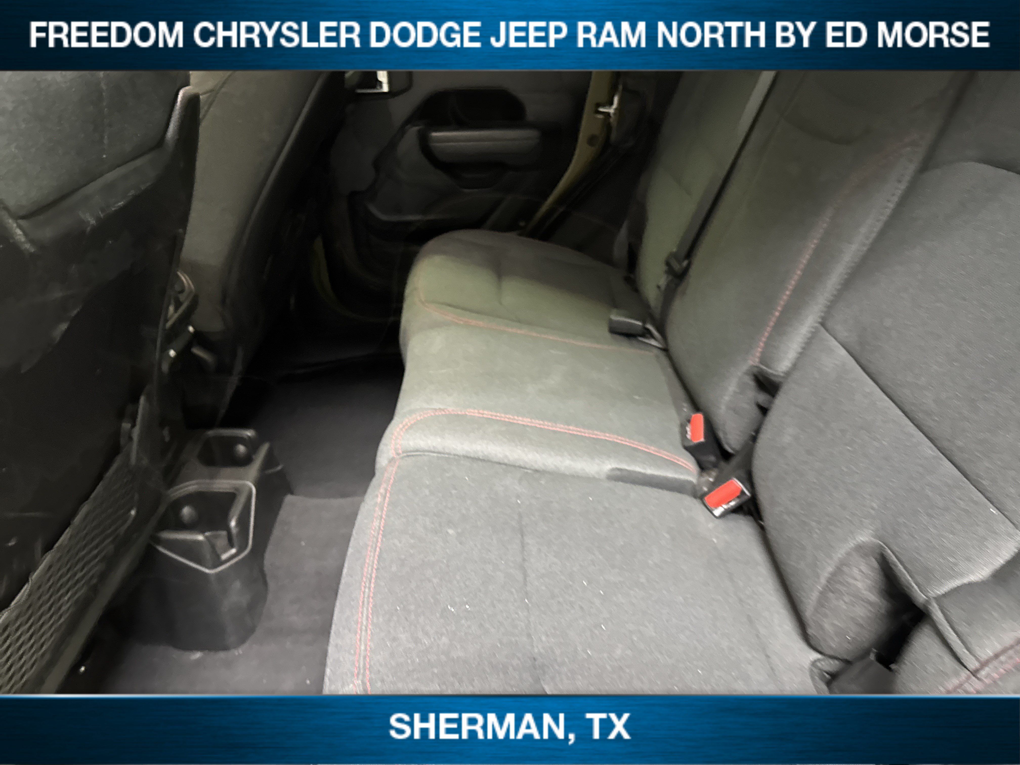 Used 2025 Jeep Wrangler Unlimited Rubicon AWD/4WD image 9