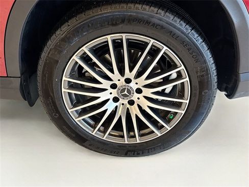 Certified 2025 Mercedes-Benz GLC 300 4MATIC image 33