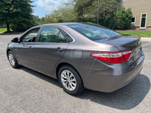 Used 2017 Toyota Camry LE FWD image 4