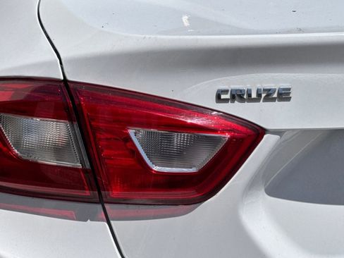 Used 2018 Chevrolet Cruze LS FWD image 11