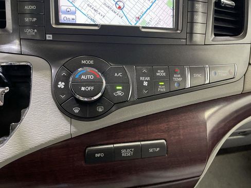 Used 2011 Toyota Sienna XLE image 19