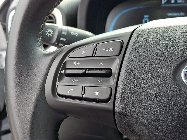 Certified 2025 Hyundai Venue SEL FWD image 27