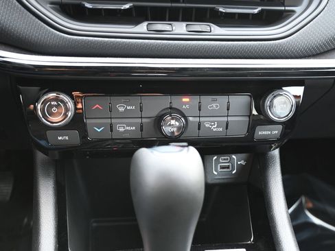 New 2026 Jeep Compass Latitude image 14