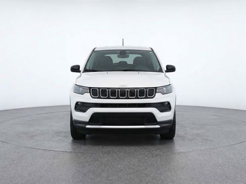 Used 2025 Jeep Compass Latitude image 2