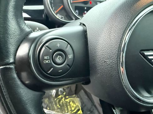 Used 2019 MINI Cooper 2-Door Hardtop w/ Signature Upholstery Package image 23