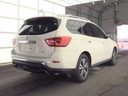Used 2017 Nissan Pathfinder SL image 2