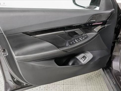 Used 2025 BMW 530i w/ Premium Package RWD image 13