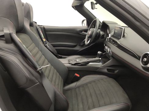 Used 2017 FIAT 124 Spider Abarth RWD image 21