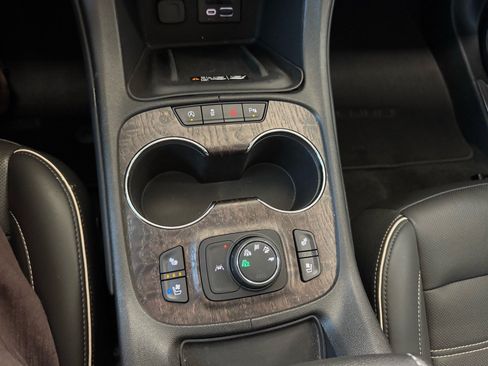 Certified 2023 GMC Acadia Denali w/ Black Diamond Edition AWD/4WD image 25