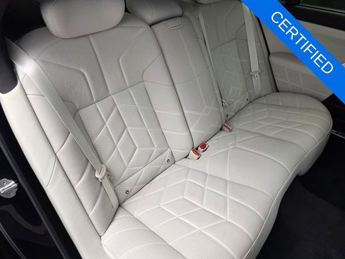 Certified 2024 BMW 760i xDrive w/ Executive Package AWD/4WD image 27