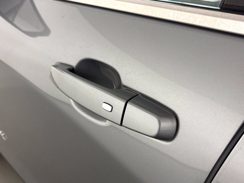 Used 2024 Chevrolet Equinox LT FWD image 12