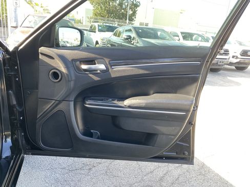 Used 2017 Chrysler 300 Limited image 24