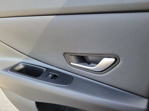 Certified 2023 Hyundai Elantra Limited FWD image 23