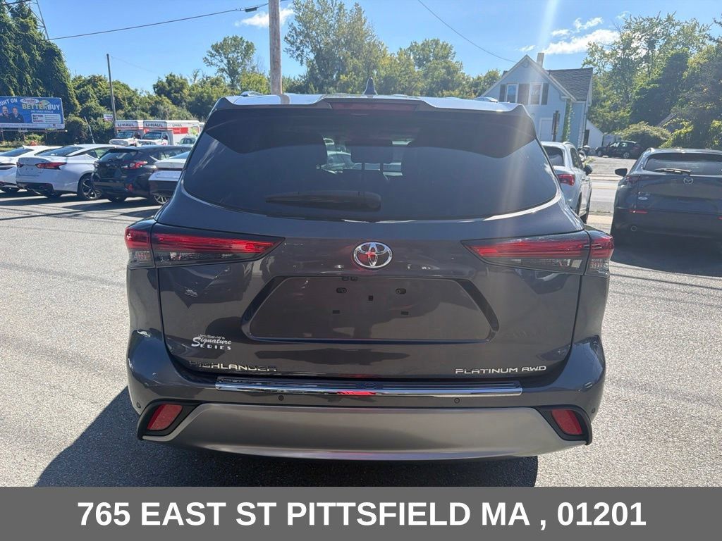 Used 2021 Toyota Highlander Platinum AWD/4WD image 6