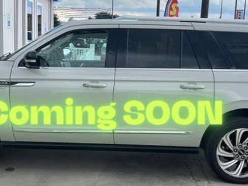 Used 2022 Lincoln Navigator L Reserve RWD image 9
