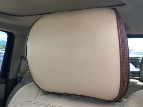 Used 2019 RAM 1500 Laramie AWD/4WD image 12