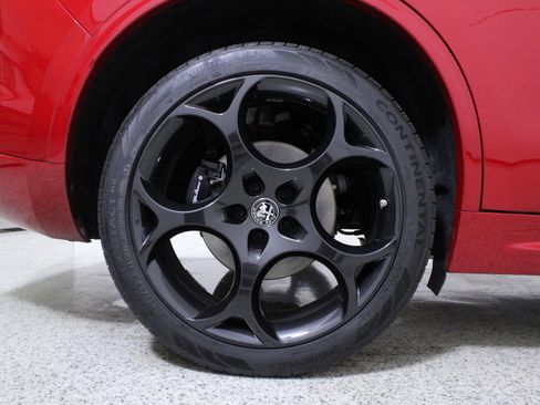 Used 2023 Alfa Romeo Stelvio Estrema image 8