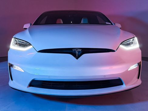Used 2022 Tesla Model X Plaid AWD/4WD image 7