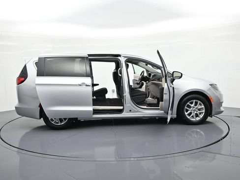 Used 2023 Chrysler Voyager LX FWD image 22