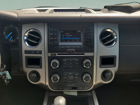Used 2017 Ford Expedition XLT AWD/4WD image 13