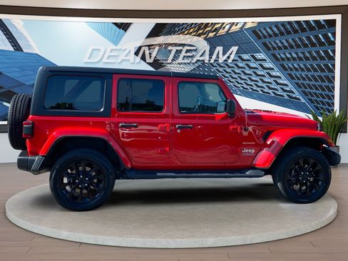 Used 2021 Jeep Wrangler Unlimited Sahara w/ Cold Weather Group AWD/4WD image 9