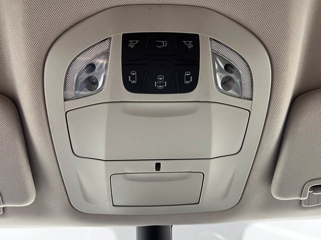 Used 2023 Chrysler Pacifica Touring-L FWD image 14