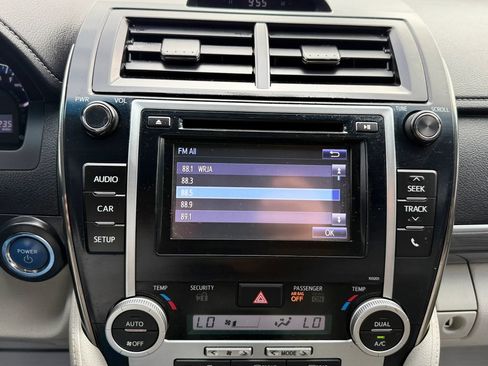 Used 2014 Toyota Camry LE FWD image 16