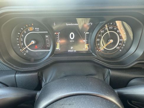 Used 2024 Jeep Wrangler Rubicon image 23