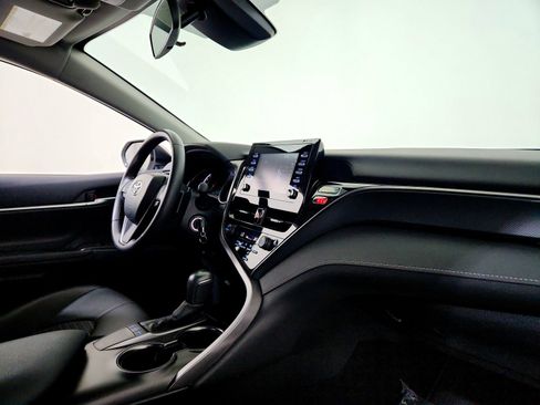 Used 2024 Toyota Camry SE image 17