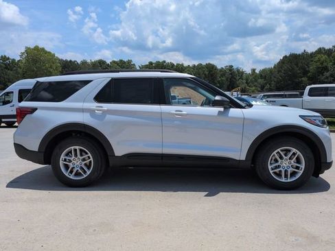 New 2026 Ford Explorer Active RWD image 3