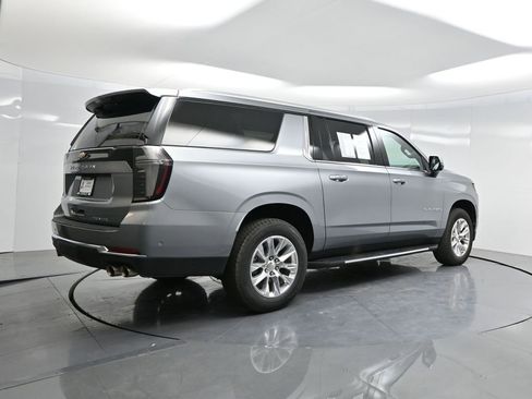 Used 2025 Chevrolet Suburban Premier image 52