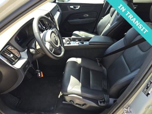 Used 2025 Volvo XC60 B5 Core AWD/4WD image 2