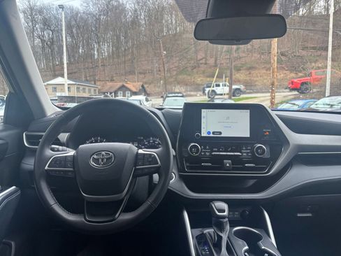 Used 2025 Toyota Highlander LE image 36