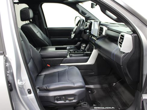 Used 2025 Toyota Sequoia Platinum AWD/4WD image 30