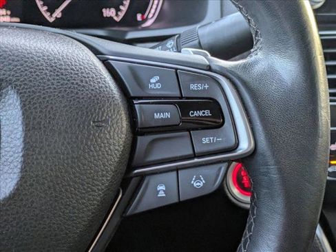 Used 2018 Honda Accord Touring image 11