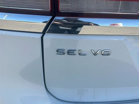 Used 2022 Volkswagen Atlas SEL Premium image 19